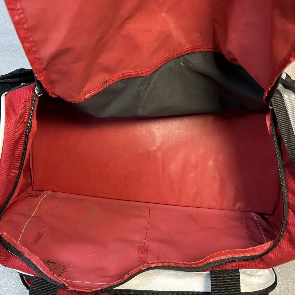 Eastsport duffle sport gym bag Red and Black 22 Inch -GUC